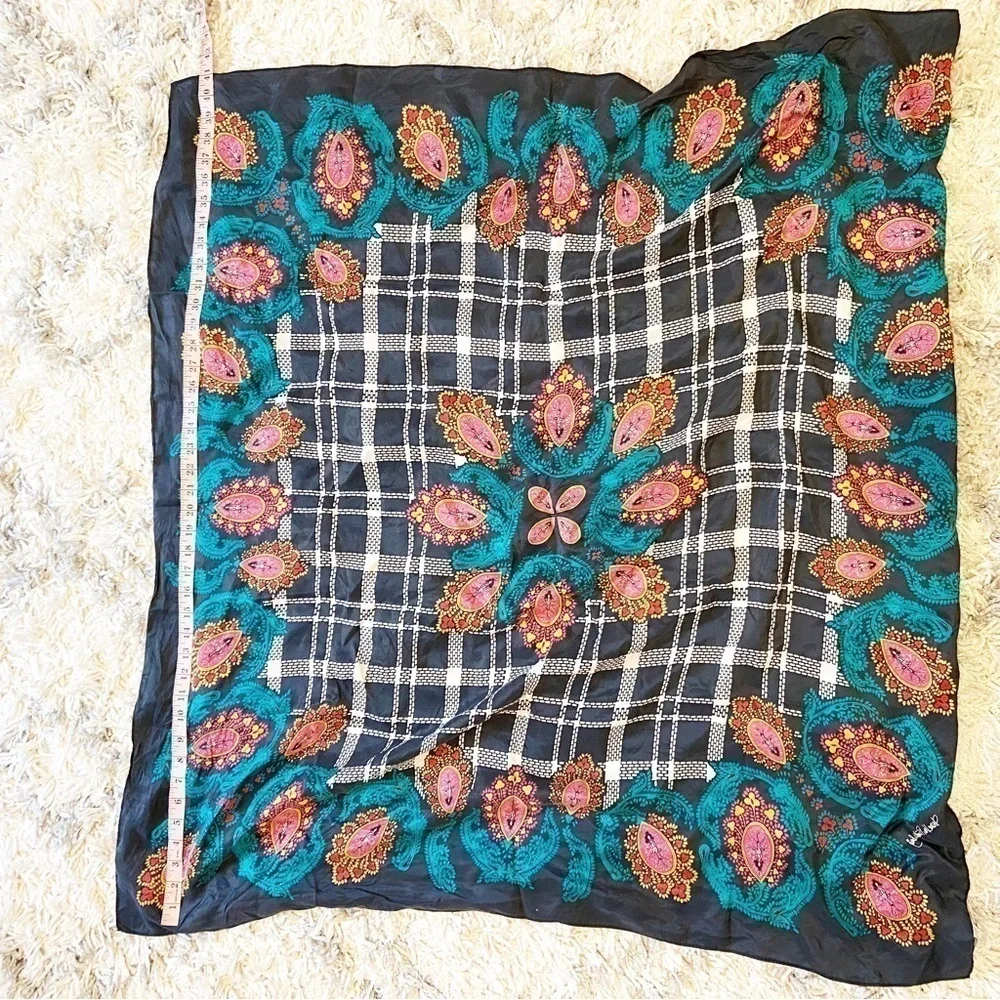 Diane Von Furstenberg | 100% Silk Paisley Scarf one Size